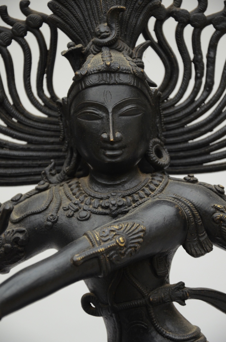 A large bronze sculpture 'Shiva Nataraja' India (63x51x16cm) - Image 3 of 4