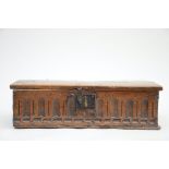 An oak box England (17.5x61x34cm)