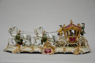 Large group in porcelain 'coach of the French king' (l 80 cm)