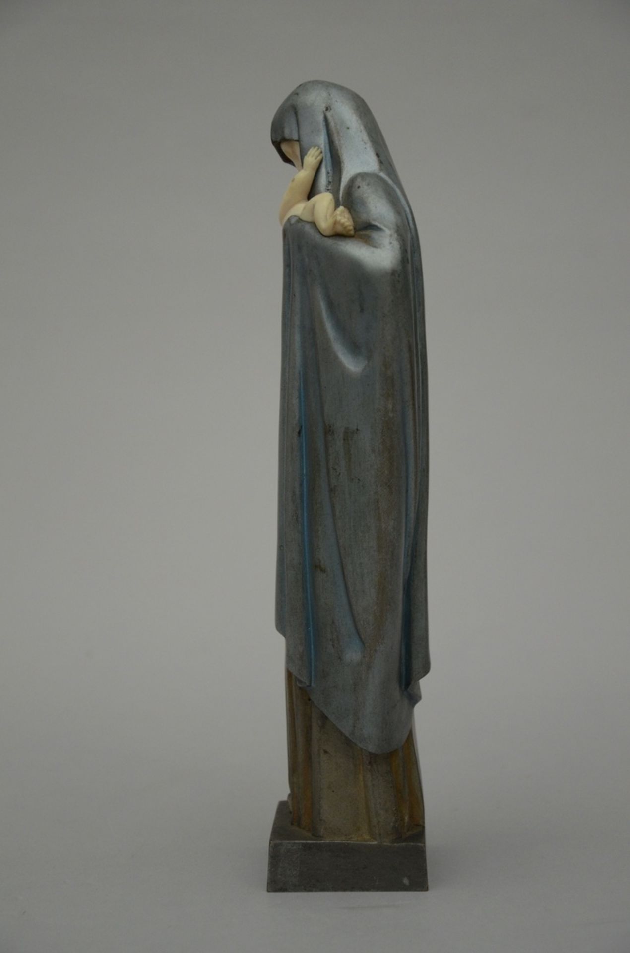 L. Heuvelmans: bronze sculpture 'Madonna with child' (h29.5cm) - Bild 2 aus 4