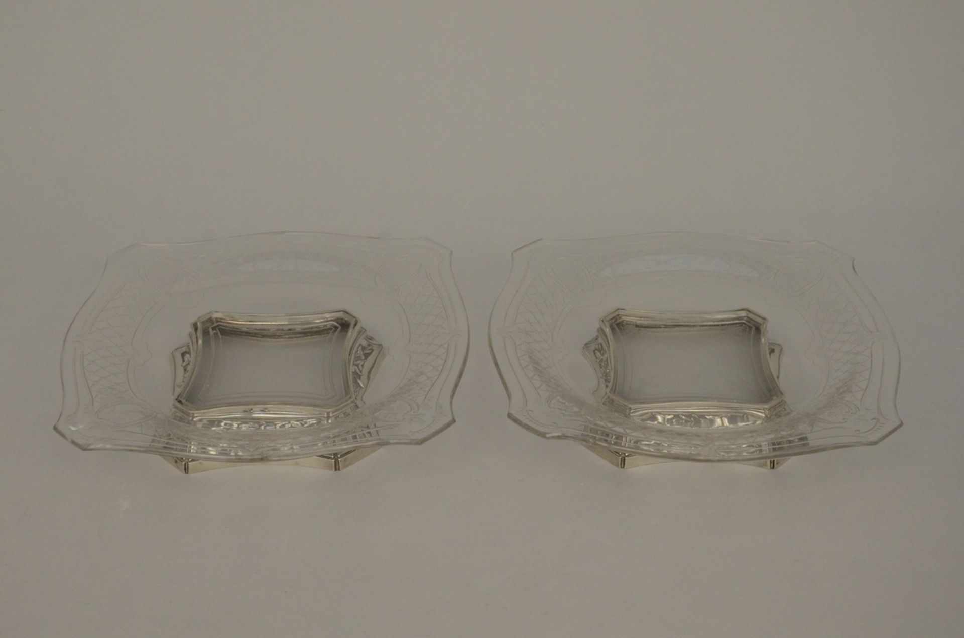 A pair of silver and crystal table displays (25.5x25.5 cm) - Image 2 of 3