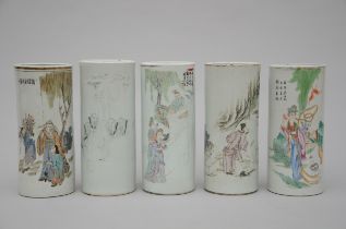 Lot: 5 Chinese cylindrical vases 'figures' (28 to 29 cm) (*)