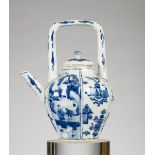 Teapot in Chinese blue and white porcelain Kangxi (18.5x15x11cm) (*)