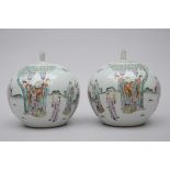 A pair of Chinese porcelain famille rose ginger jars 'Taoist scenes' (h23cm-dia22cm) (*)