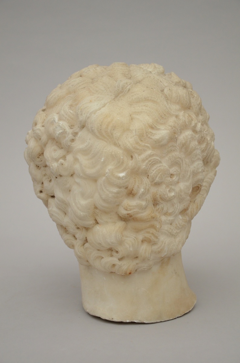 Neoclassical head of a man in marble (h29cm) (*) - Bild 3 aus 6