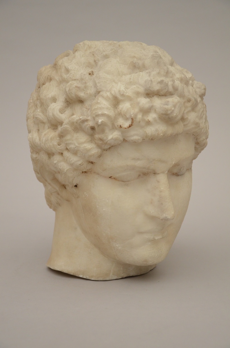 Neoclassical head of a man in marble (h29cm) (*)