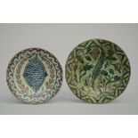 Lot: 2 Iznik dishes (dia 29&25cm) (*)