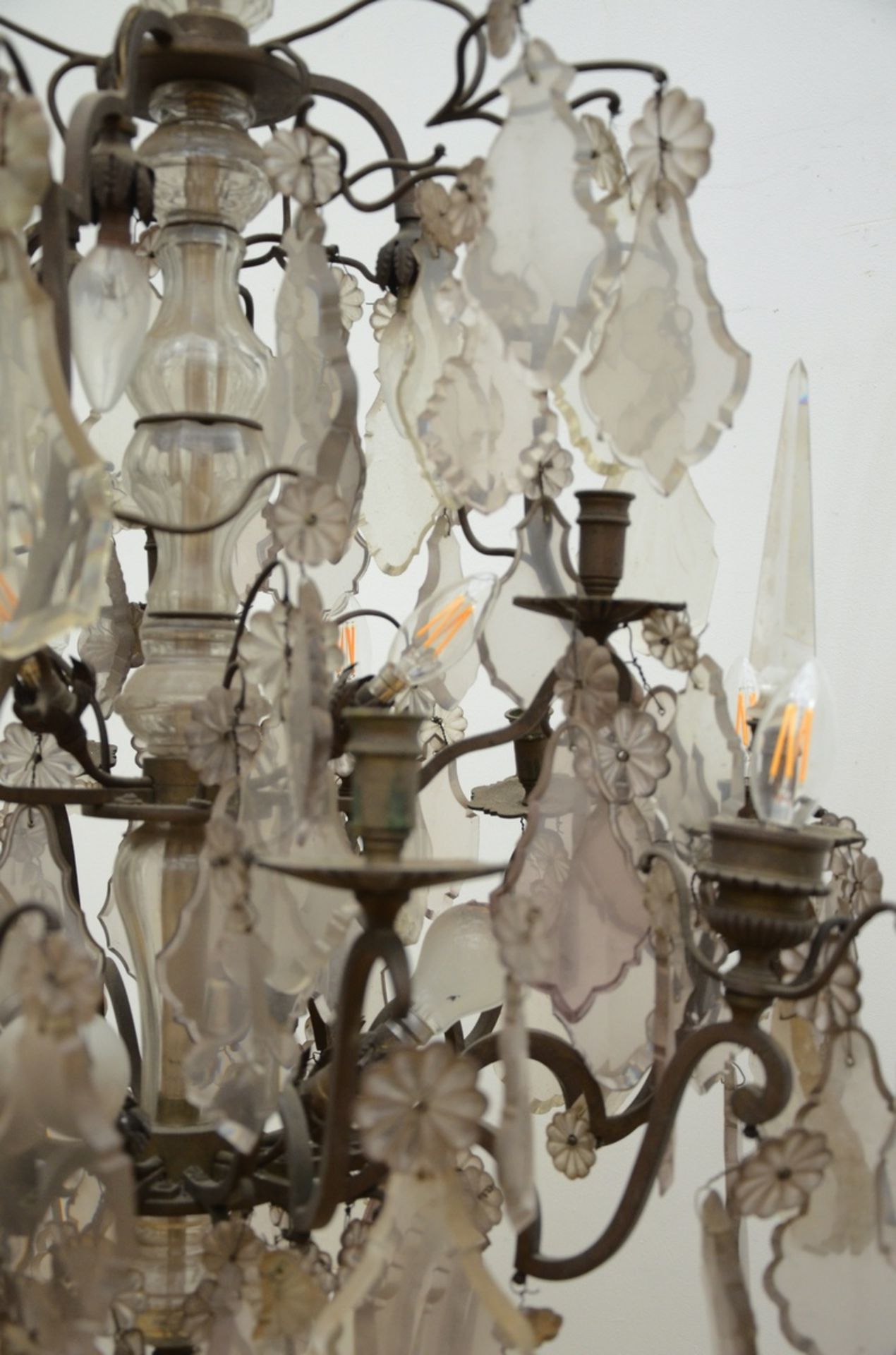 A large chandelier with crystal plaques (h130 dia70cm) (*) - Image 3 of 4