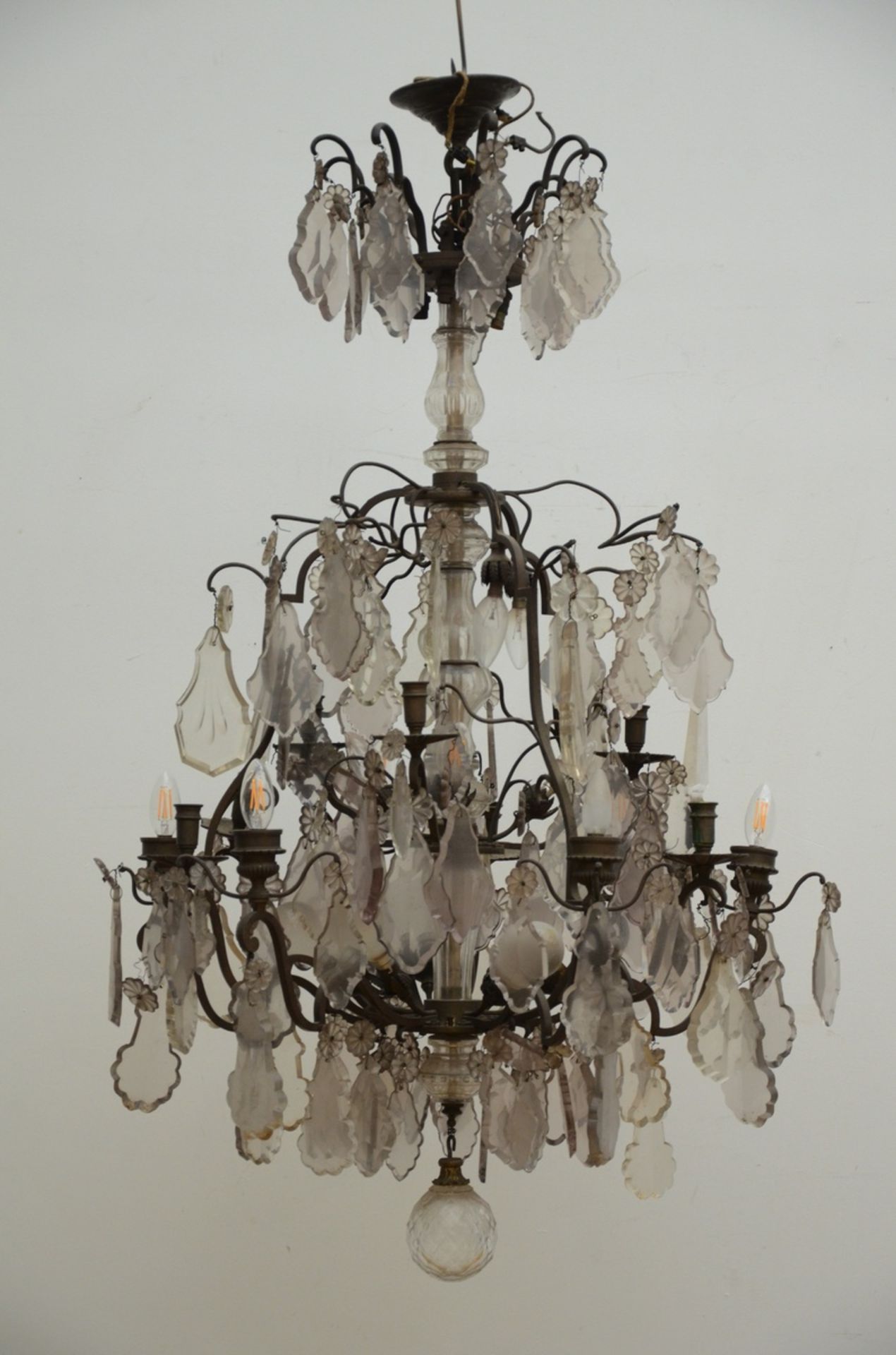 A large chandelier with crystal plaques (h130 dia70cm) (*)