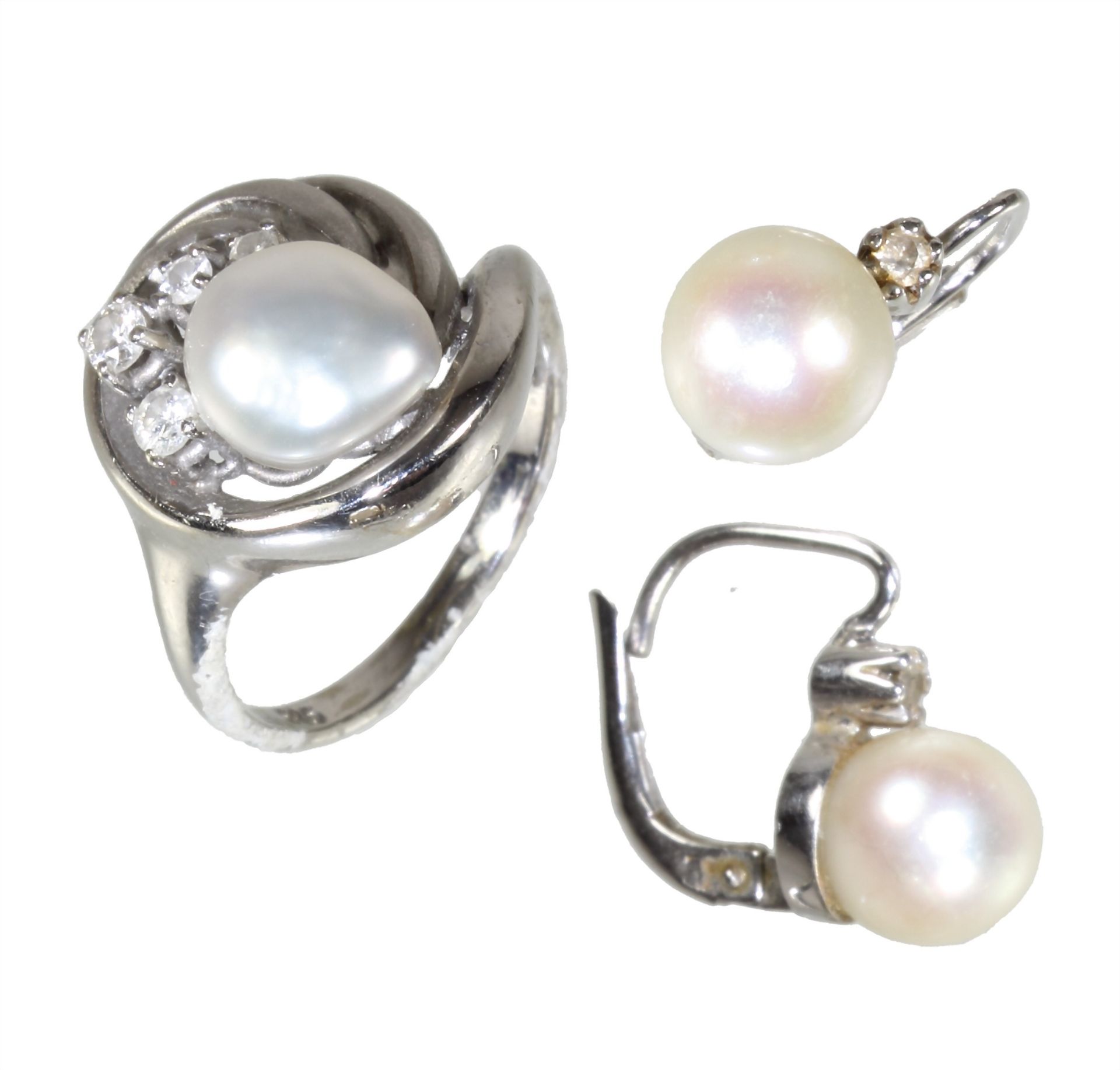 lot: 1 ring, white gold 585/000, 1 freshwater pearl, 4 brilliants c. 0.12 ct white, ring width ...