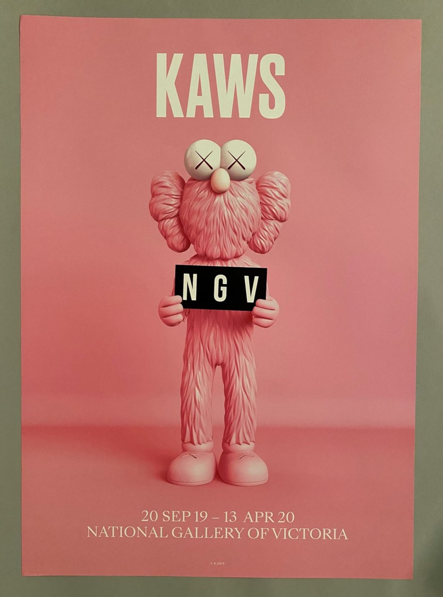 KAWS (NÉ EN 1974)