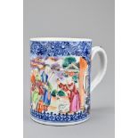 A Chinese 18th Century porcelain tankard, Qianlong period. Decorated in underglaze blue and