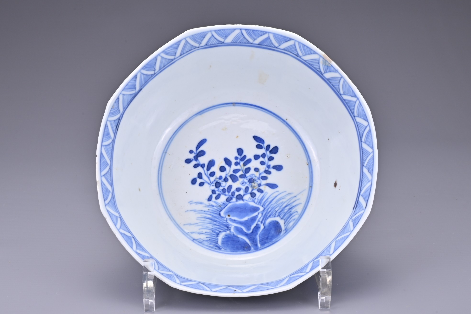 TWO CHINESE BLUE AND WHITE PORCELAIN BOWLS, 19TH CENTURY. To include a rounded bowl decorated with - Image 9 of 11