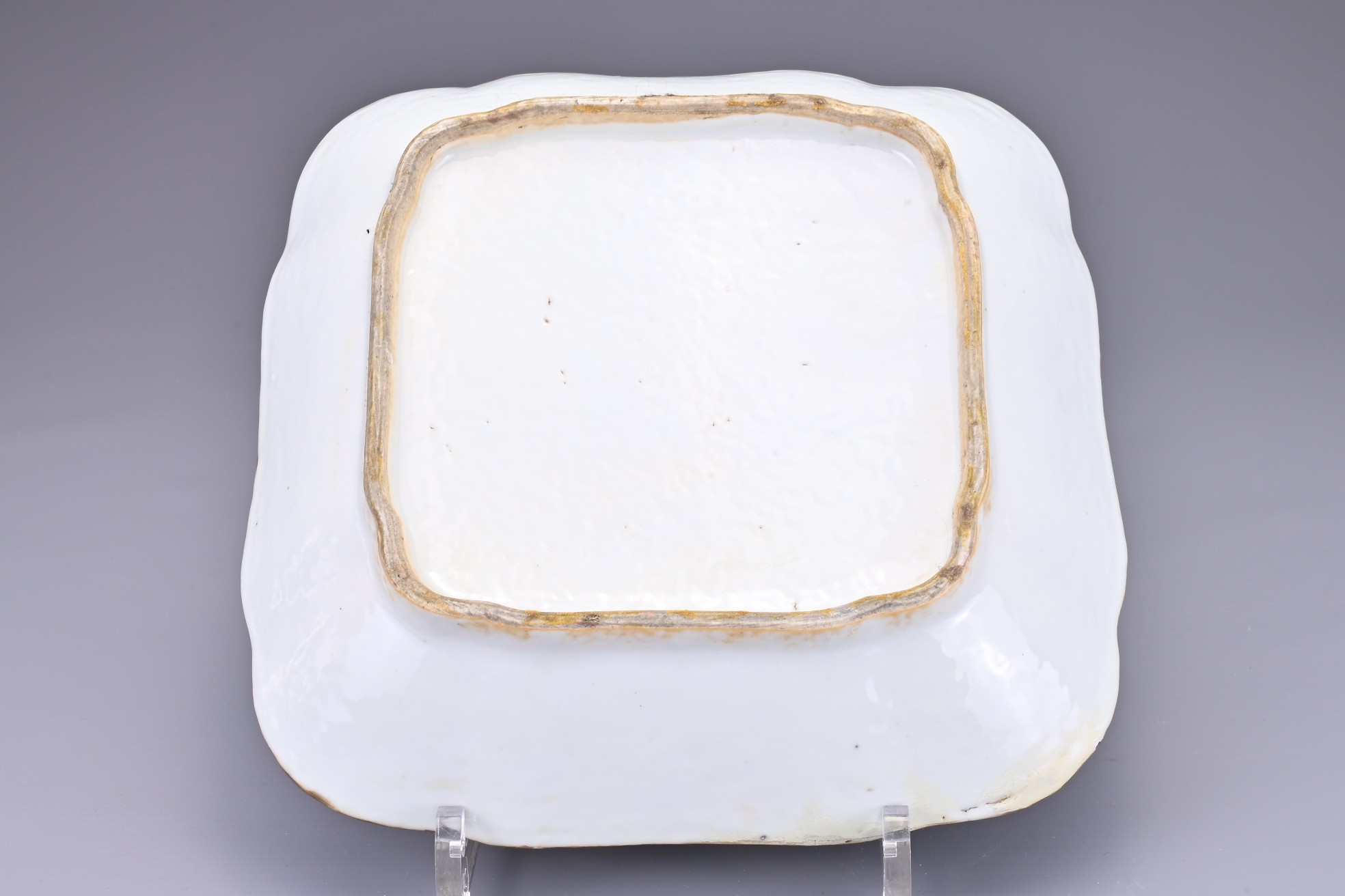 TWO CHINESE CANTON PORCELAIN DISHES, 19TH CENTURY. To include a square form dish decorated with - Image 6 of 8