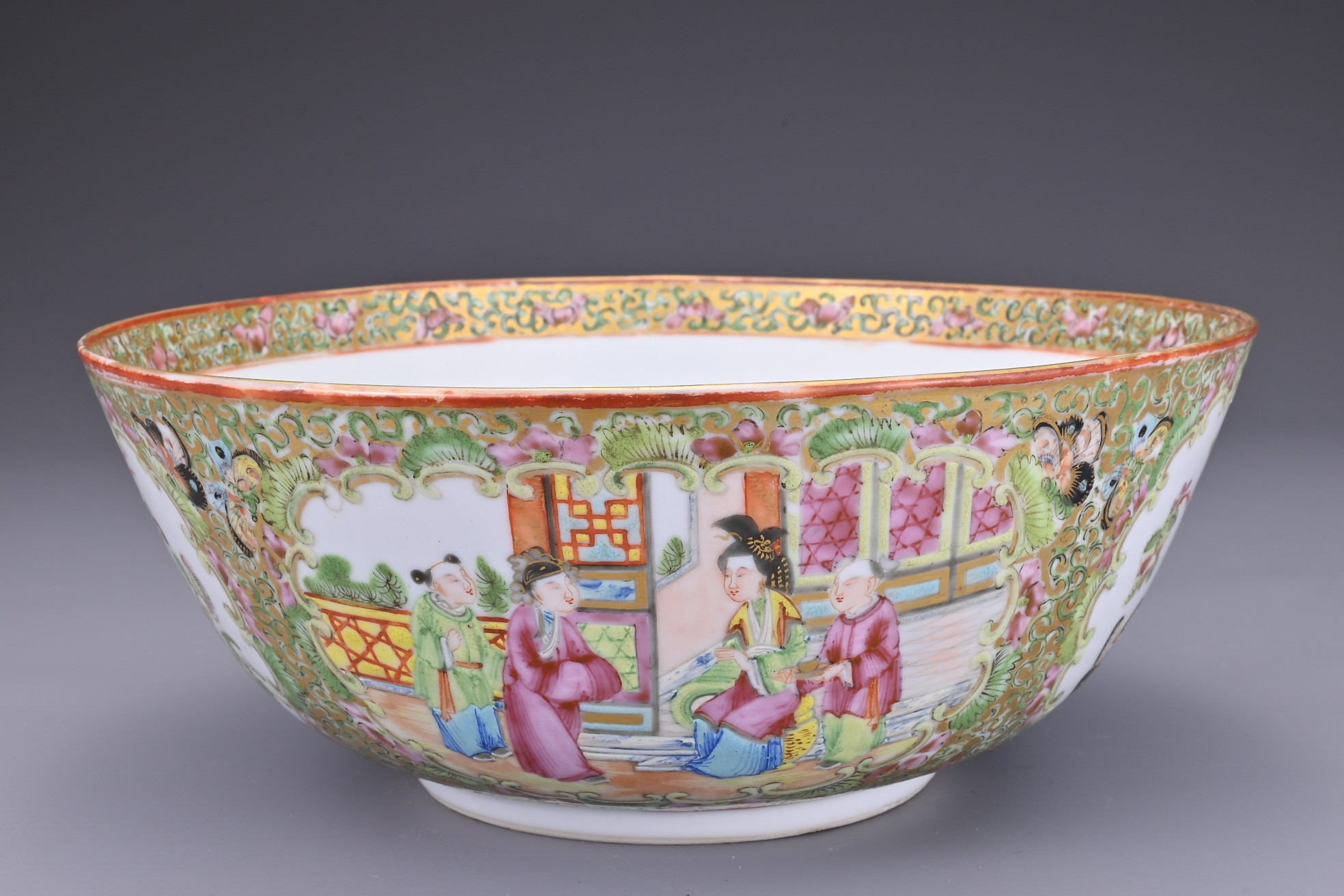 A CHINESE CANTON FAMILLE ROSE PORCELAIN BOWL, 19TH CENTURY. In the rose medallion pattern with - Image 4 of 9