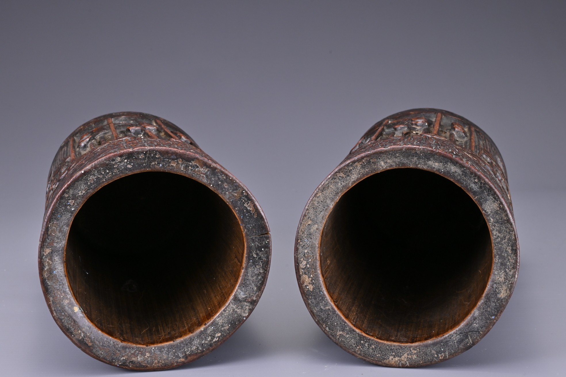 PAIR OF CHINESE BAMBOO BRUSH POTS, 19TH CENTURY. Each carved in relief with figures in bamboo - Image 4 of 6