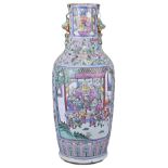 A LARGE CHINESE CANTON FAMILLE ROSE PORCELAIN VASE., 19TH CENTURY. Decorated with large panels