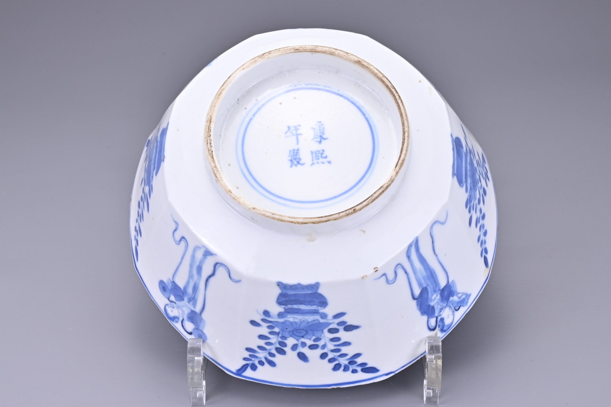 TWO CHINESE BLUE AND WHITE PORCELAIN BOWLS, 19TH CENTURY. To include a rounded bowl decorated with - Image 10 of 11