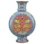 A LARGE CHINESE 19TH CENTURY CLOISONNÉ ENAMEL MOONFLASK, QING DYNASTY. Each face depicting two