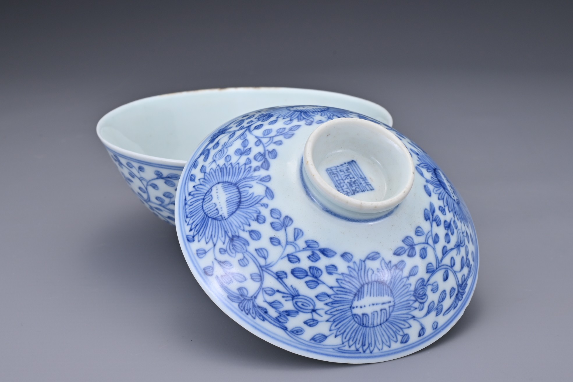 A CHINESE BLUE AND WHITE PORCELAIN BOWL AND COVER, JIAQING PERIOD. Finely potted with floral - Image 8 of 12