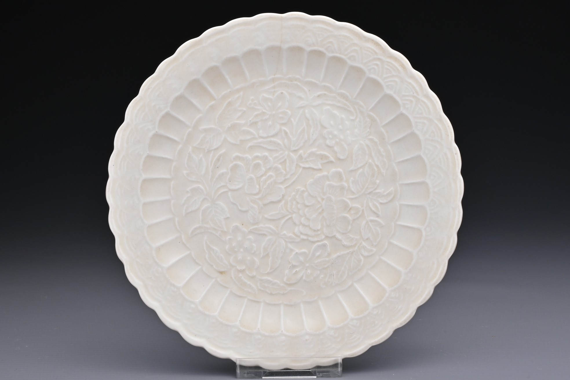 A CHINESE DING-TYPE 'CHRYSANTHEMUM-HEAD' MOULDED DISH. The shallow dish with foliate rim decorated - Image 2 of 6