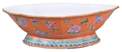 A CHINESE LOBBED PORCELAIN BOWL, TONGZHI PERIOD (1861-74). The lobed bowl covered in an orange-