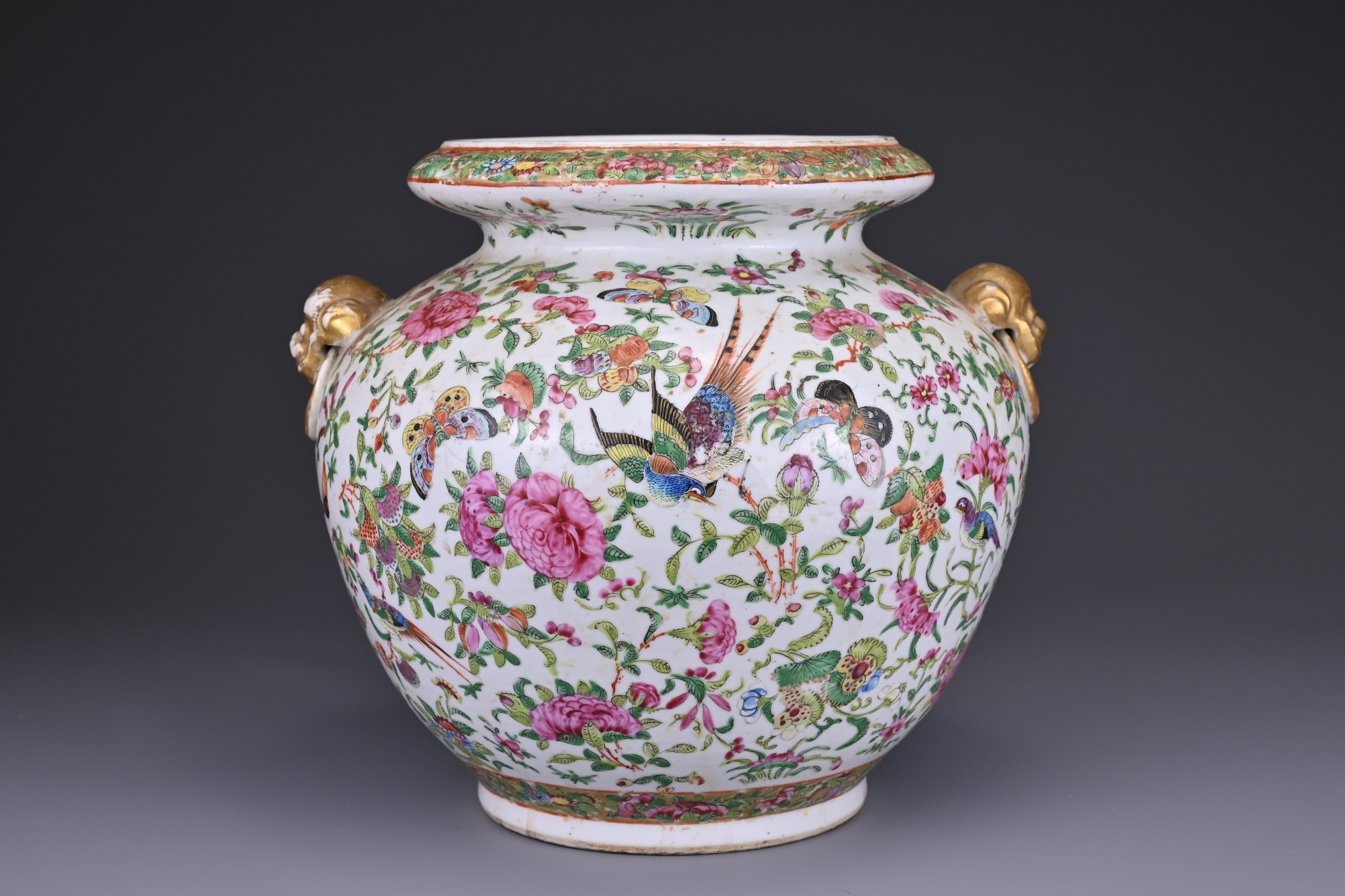 A CHINESE FAMILLE ROSE PORCELAIN JAR, MID 19TH CENTURY. The globular jar with gilt lion mask handles - Image 2 of 7