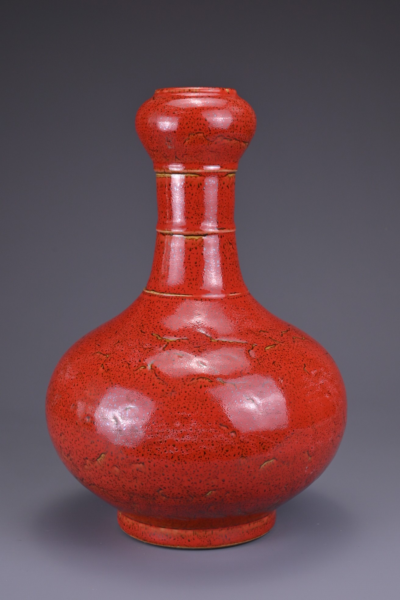 A CHINESE CORAL-GROUND 'GARLIC-MOUTH' VASE. The vase with bulbous body and bamboo form neck - Image 3 of 6