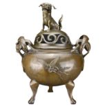 A LARGE BRONZE TRIPOD CENSER, XUANDE MARK, 19/20TH CENTURY. Decorated to the body with chilong and