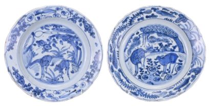 TWO CHINESE BLUE AND WHITE KRAAK PORCELAIN DISHES, 17TH CENTURY. Both with lobed rims decorated with