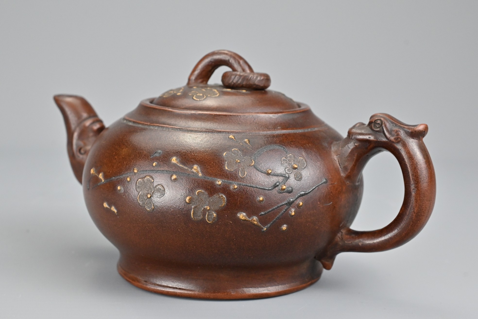 A CHINESE YIXING POTTERY TEAPOT, 20TH CENTURY. The body and cover with raised cherry blossom - Image 3 of 9