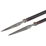 PAIR OF CHINESE BRONZE ARROWHEADS WITH LACQUERED BAMBOO ARROW SHAFTS, WARRING STATES (480-222 BC).