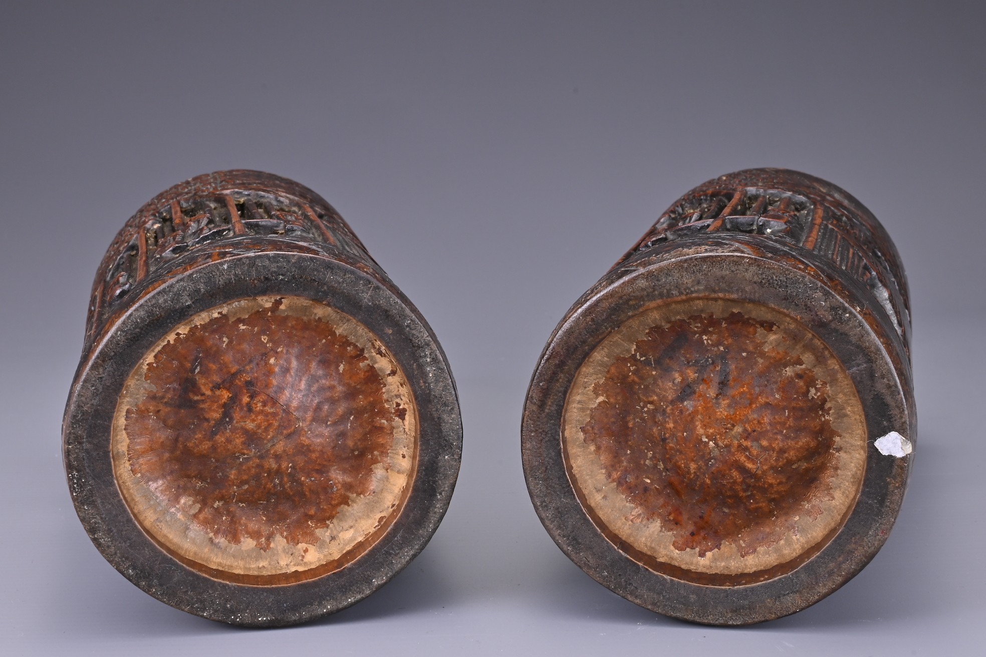 PAIR OF CHINESE BAMBOO BRUSH POTS, 19TH CENTURY. Each carved in relief with figures in bamboo - Image 5 of 6