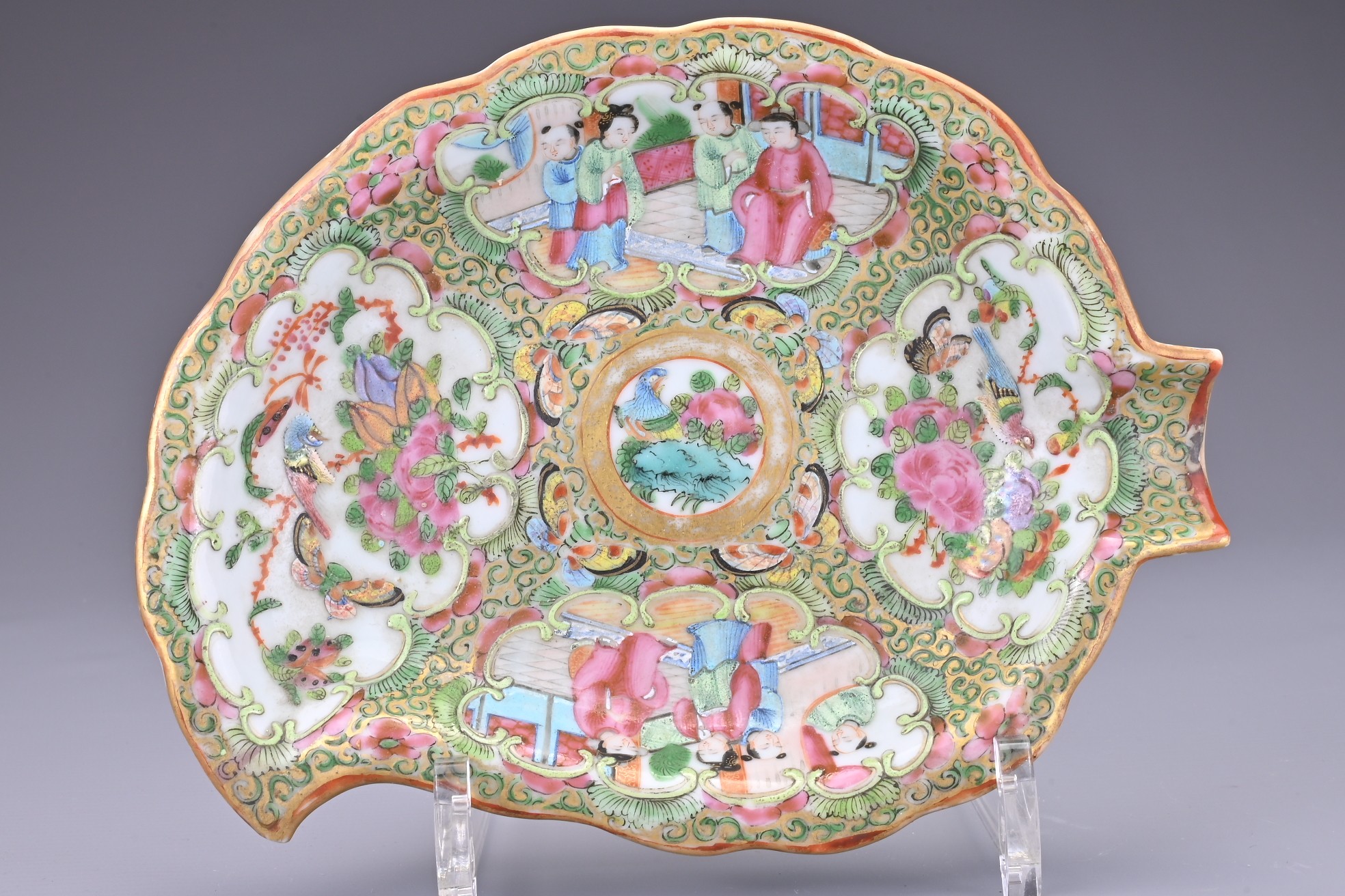 TWO CHINESE CANTON PORCELAIN DISHES, 19TH CENTURY. To include a square form dish decorated with - Image 5 of 8