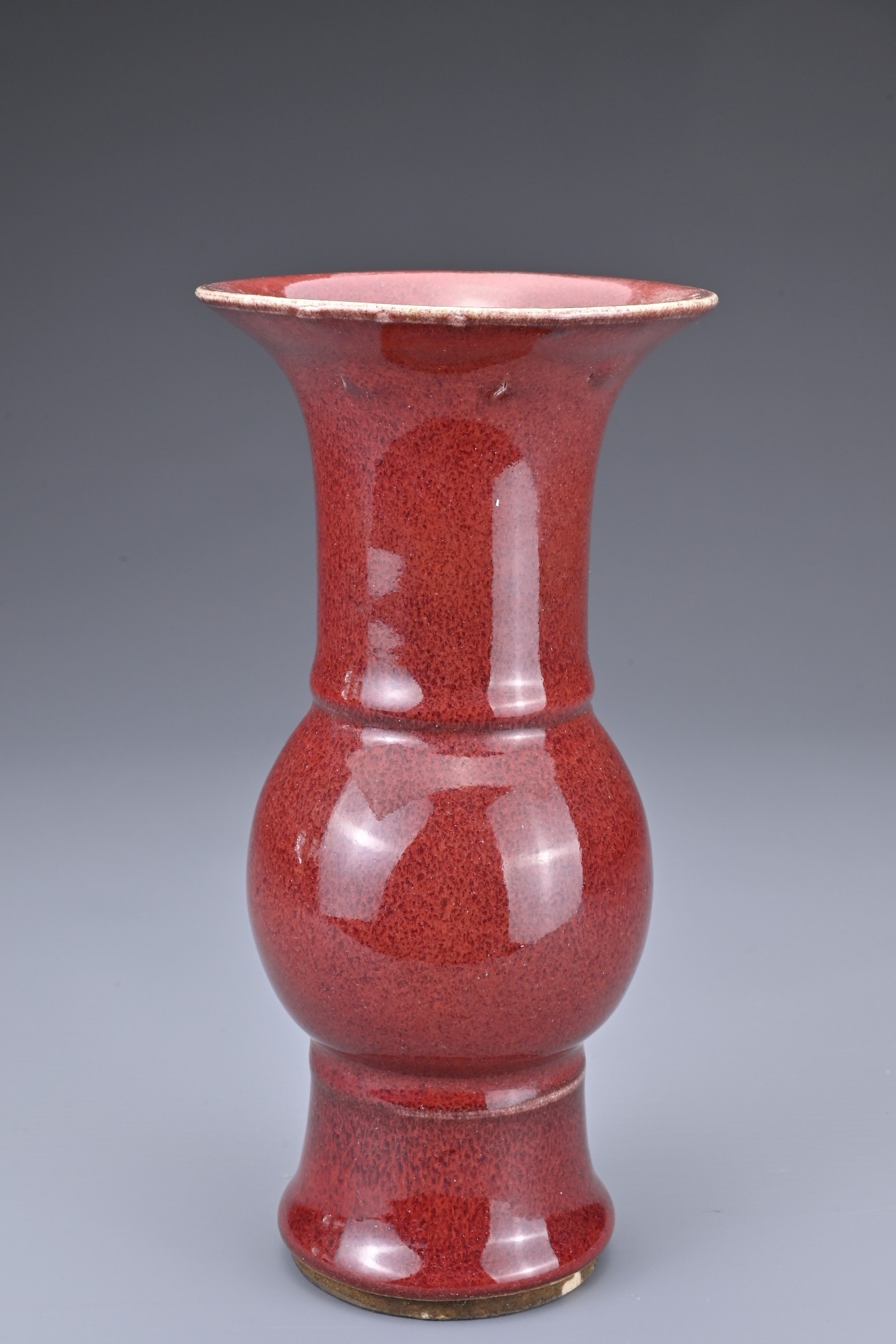 A CHINESE SANG-DE-BOEUF PORCELAIN GU-FORM BEAKER VASE. Covered in a dark red speckled glaze thinning - Image 3 of 7