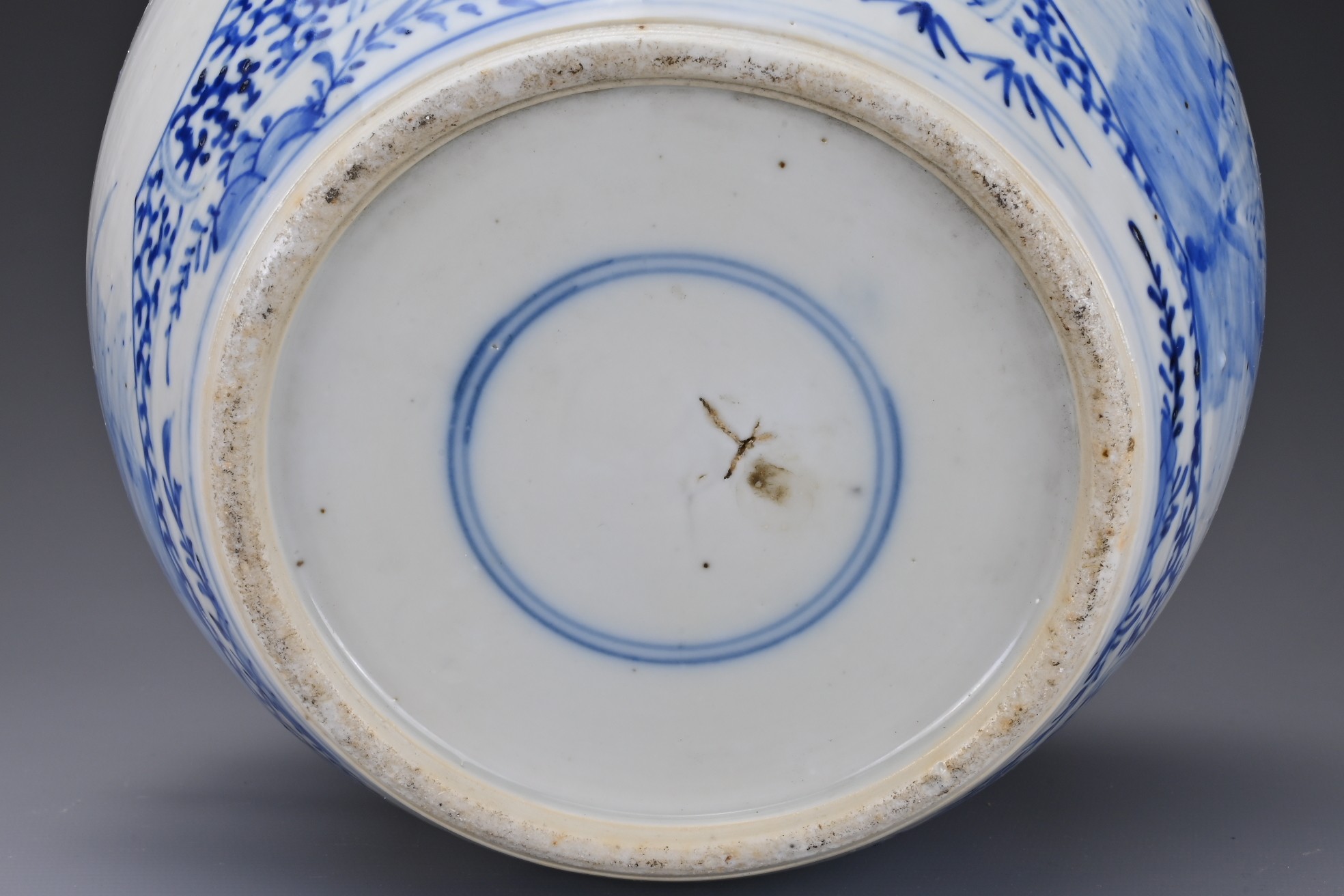 A CHINESE BLUE AND WHITE PORCELAIN GINGER JAR AND COVER, 19TH CENTURY. Decorated with birds in - Image 8 of 8