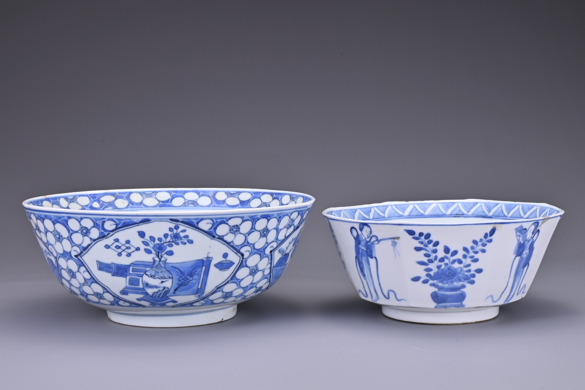 TWO CHINESE BLUE AND WHITE PORCELAIN BOWLS, 19TH CENTURY. To include a rounded bowl decorated with - Image 5 of 11