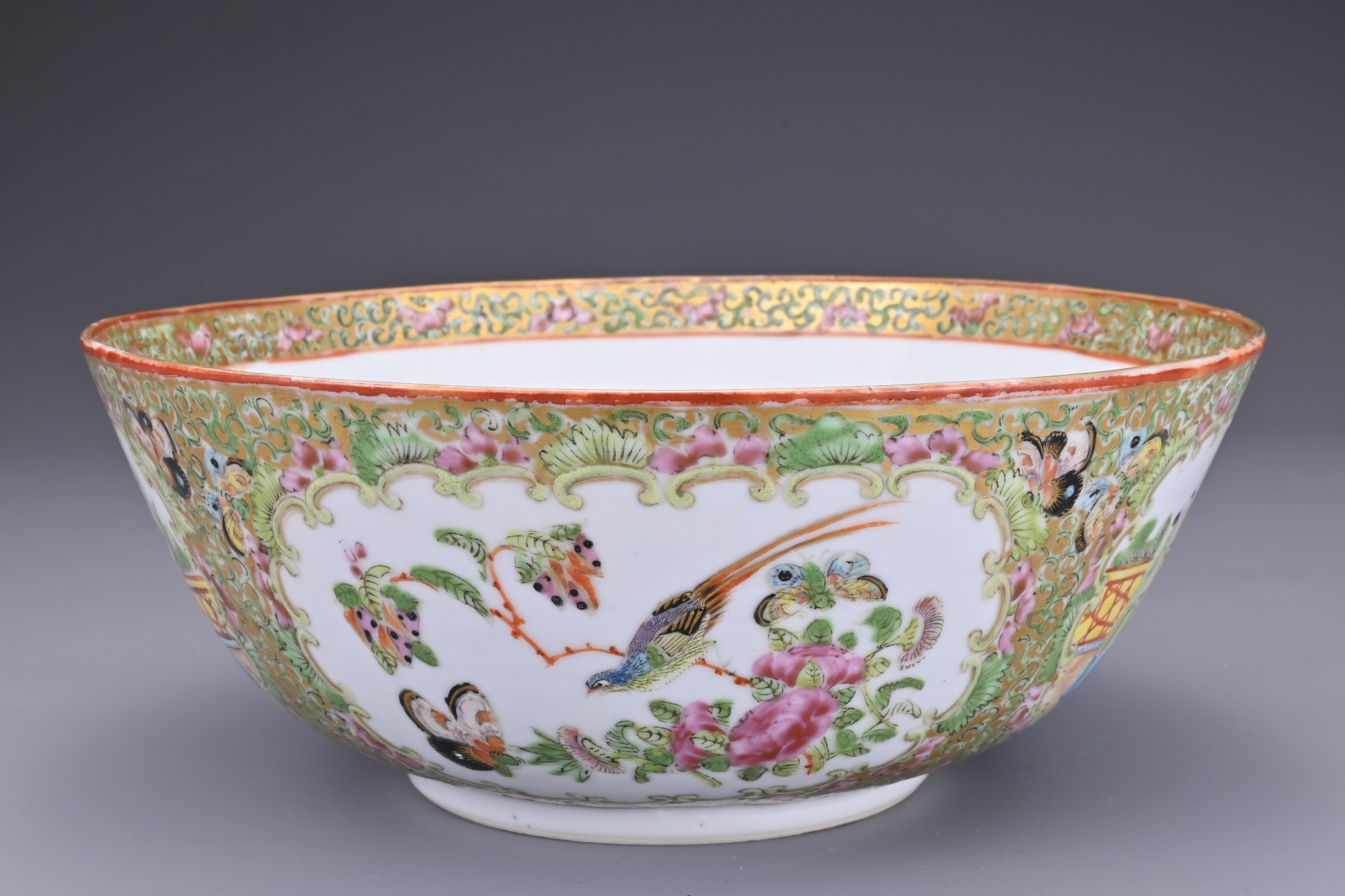 A CHINESE CANTON FAMILLE ROSE PORCELAIN BOWL, 19TH CENTURY. In the rose medallion pattern with - Image 3 of 9