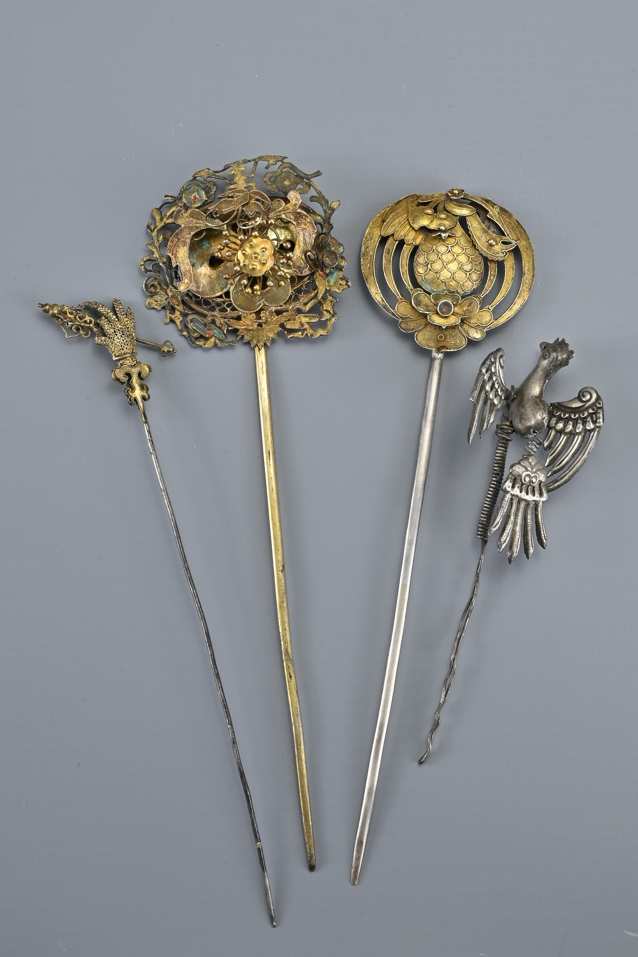 GROUP OF CHINESE GILT SILVER HAIRPINS, LATE QING DYNASTY. To include a phoenix roundel, a - Image 2 of 5