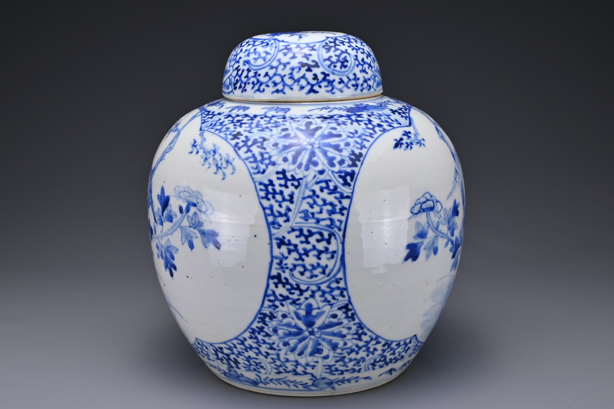 A CHINESE BLUE AND WHITE PORCELAIN GINGER JAR AND COVER, 19TH CENTURY. Decorated with birds in - Image 3 of 8