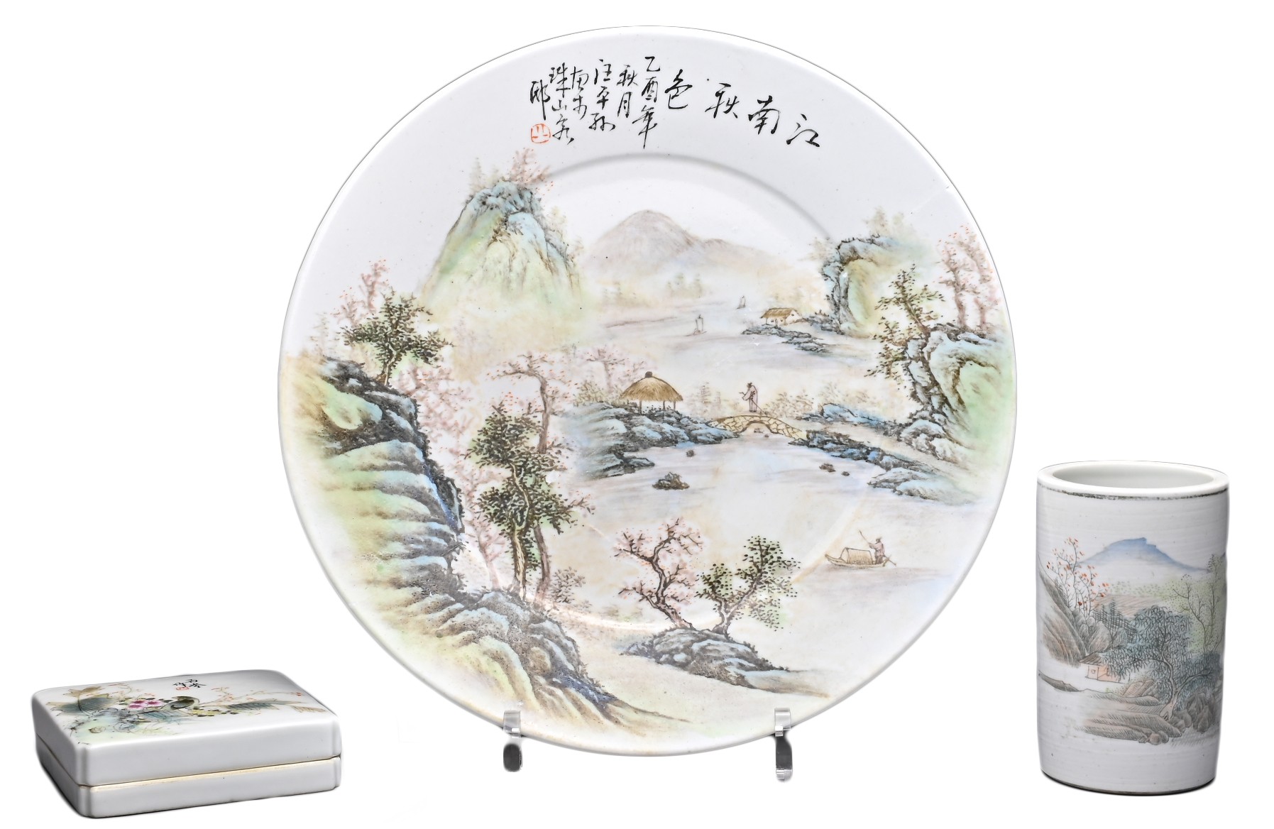THREE CHINESE PORCELAIN ITEMS, 20TH CENTURY. To include a dish decorated with landscape scene and
