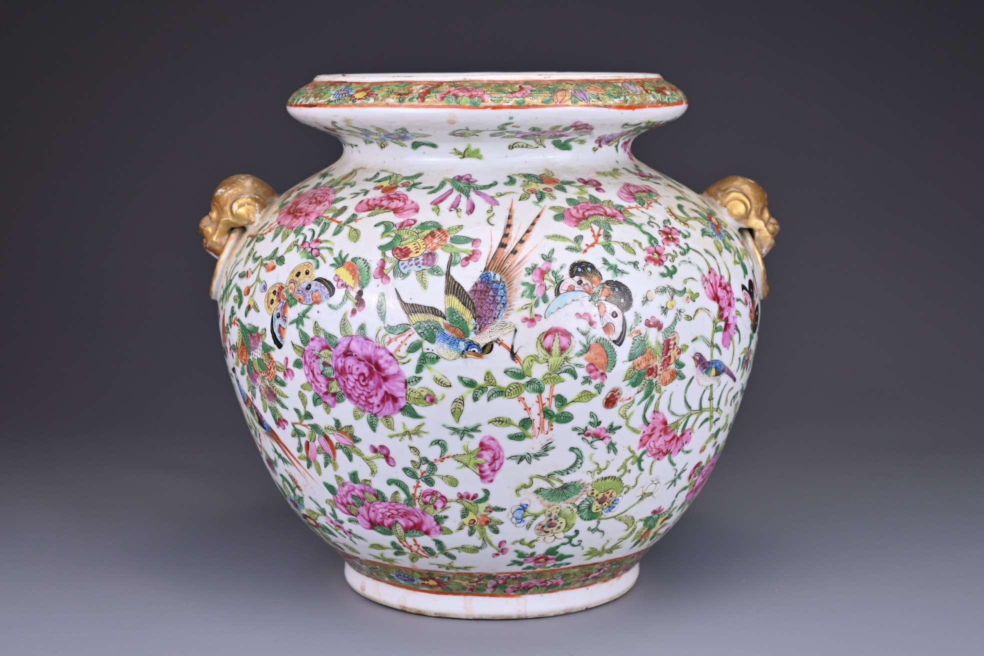 A CHINESE FAMILLE ROSE PORCELAIN JAR, MID 19TH CENTURY. The globular jar with gilt lion mask handles - Image 4 of 7