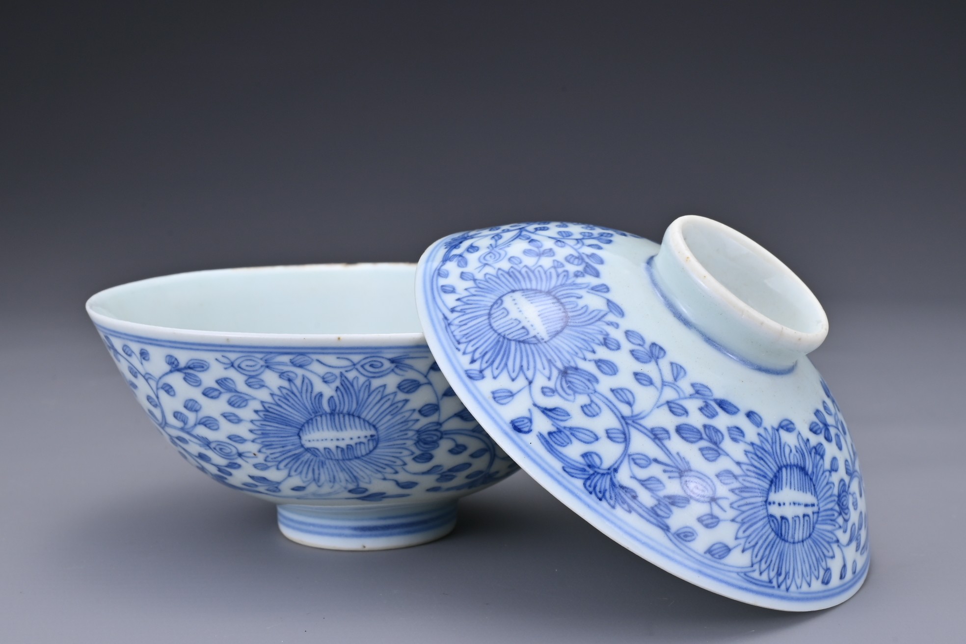 A CHINESE BLUE AND WHITE PORCELAIN BOWL AND COVER, JIAQING PERIOD. Finely potted with floral - Image 7 of 12