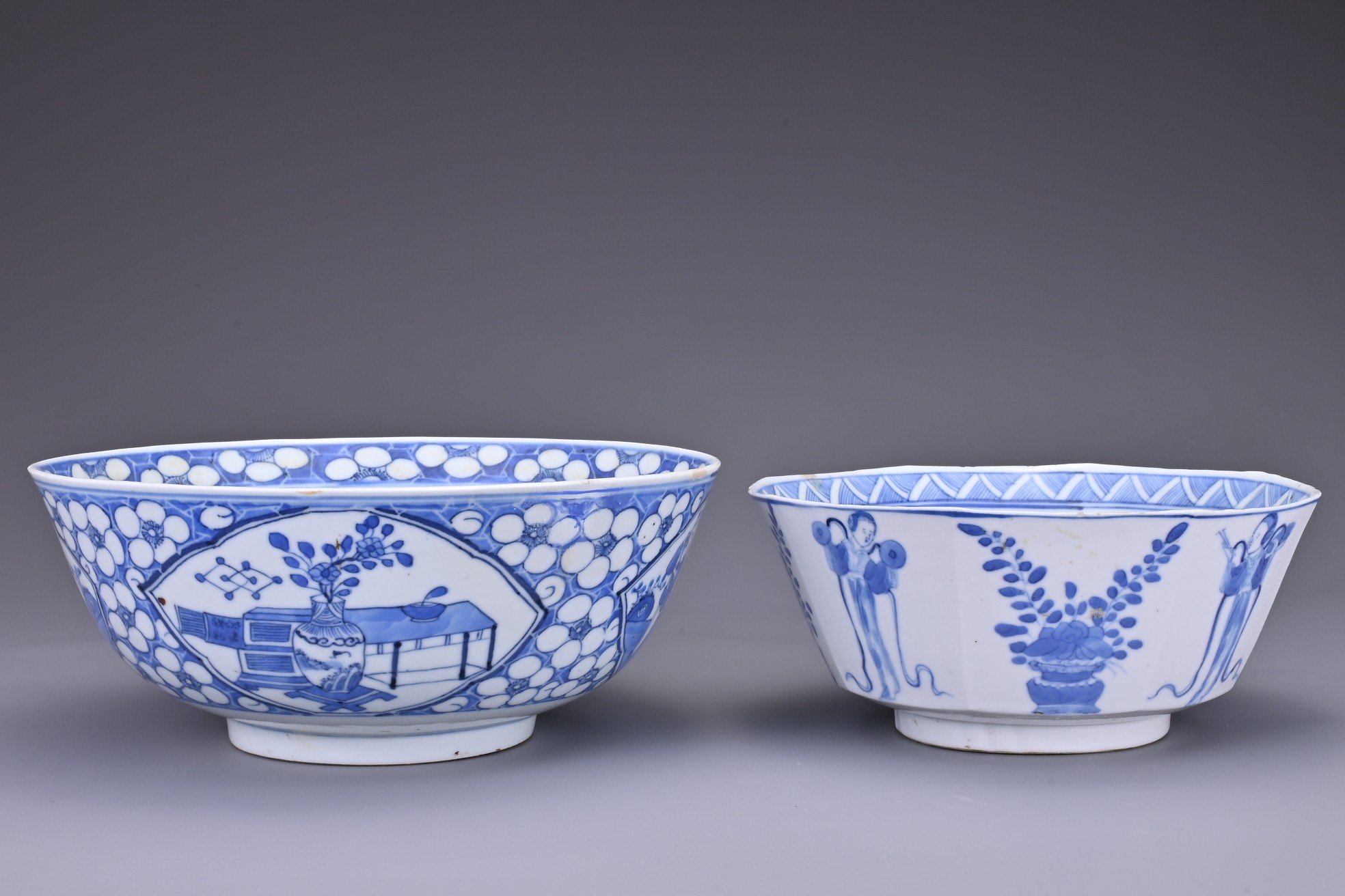 TWO CHINESE BLUE AND WHITE PORCELAIN BOWLS, 19TH CENTURY. To include a rounded bowl decorated with - Image 3 of 11