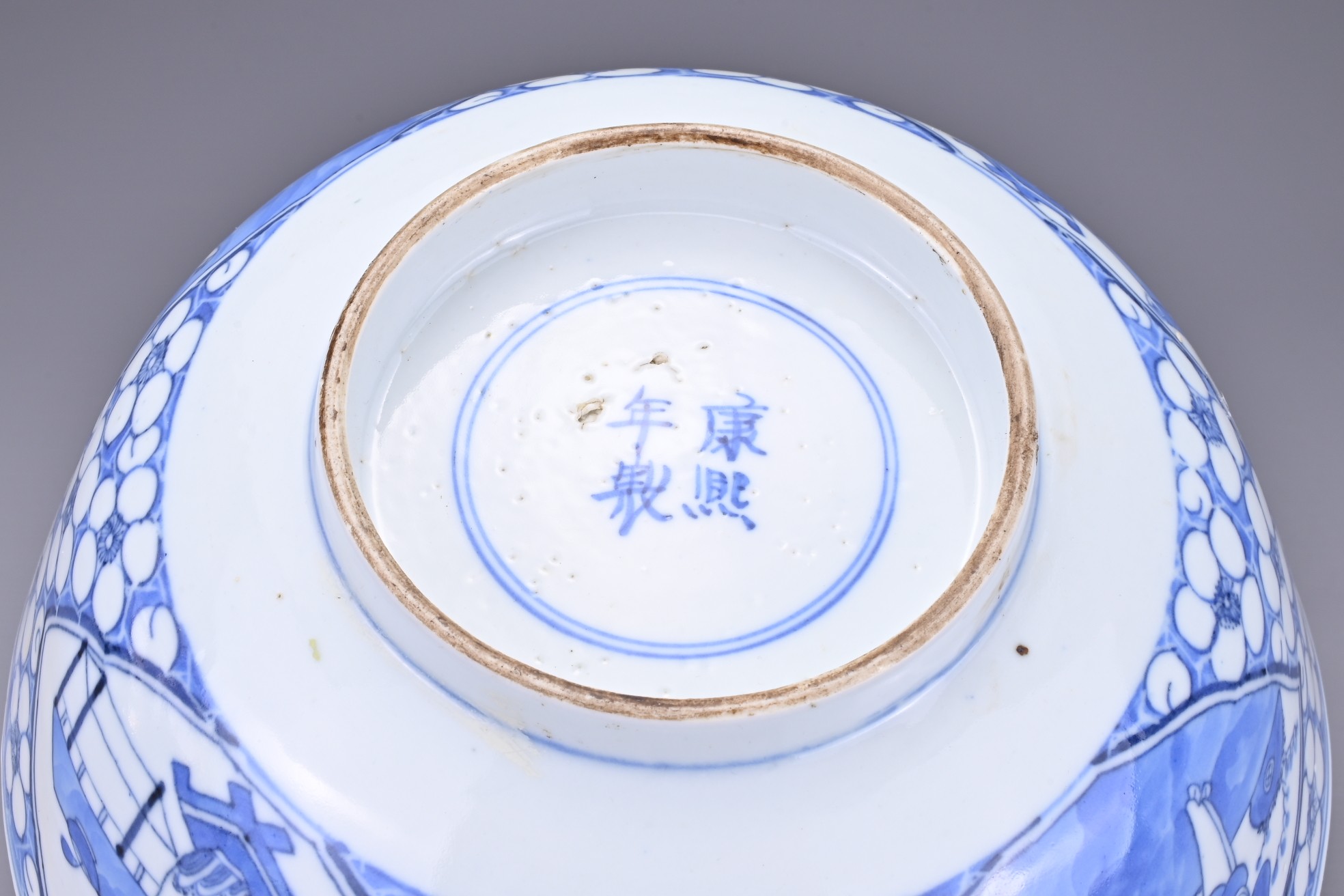 TWO CHINESE BLUE AND WHITE PORCELAIN BOWLS, 19TH CENTURY. To include a rounded bowl decorated with - Image 7 of 11