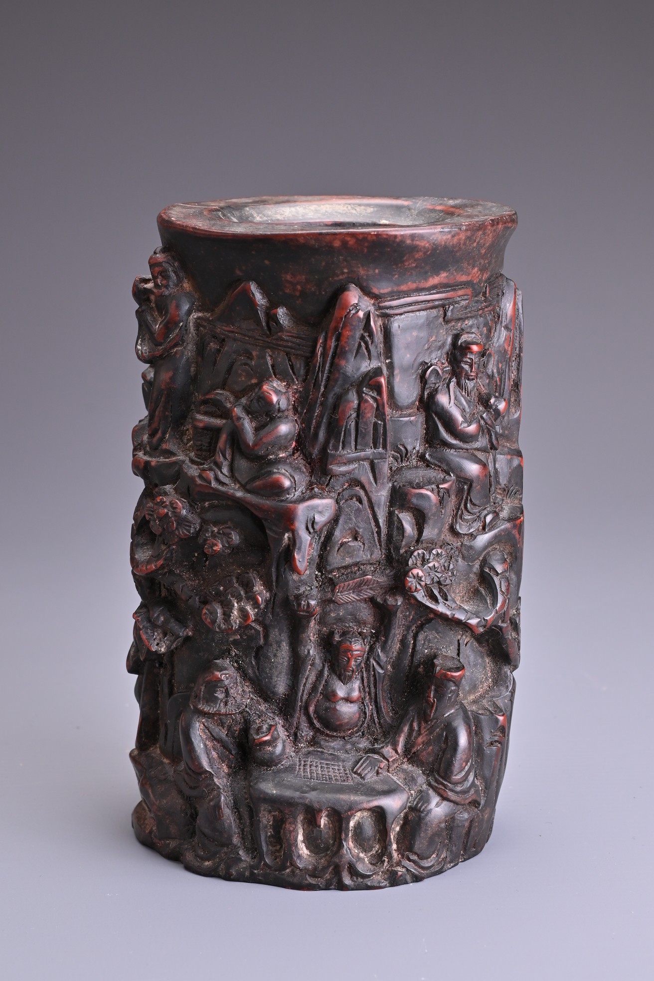 A CARVED WOODEN BRUSH POT WITH 'EUROPEAN FIGURE'. Carved in deep relief with various figures on - Image 2 of 8