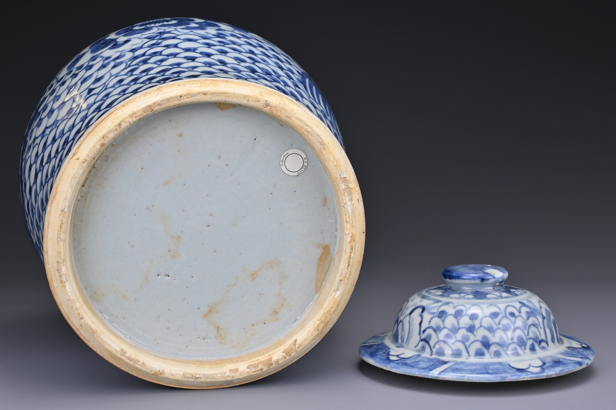 A CHINESE BLUE AND WHITE PORCELAIN PHOENIX JAR AND COVER, 18TH CENTURY. Covered in a scale pattern - Image 7 of 9