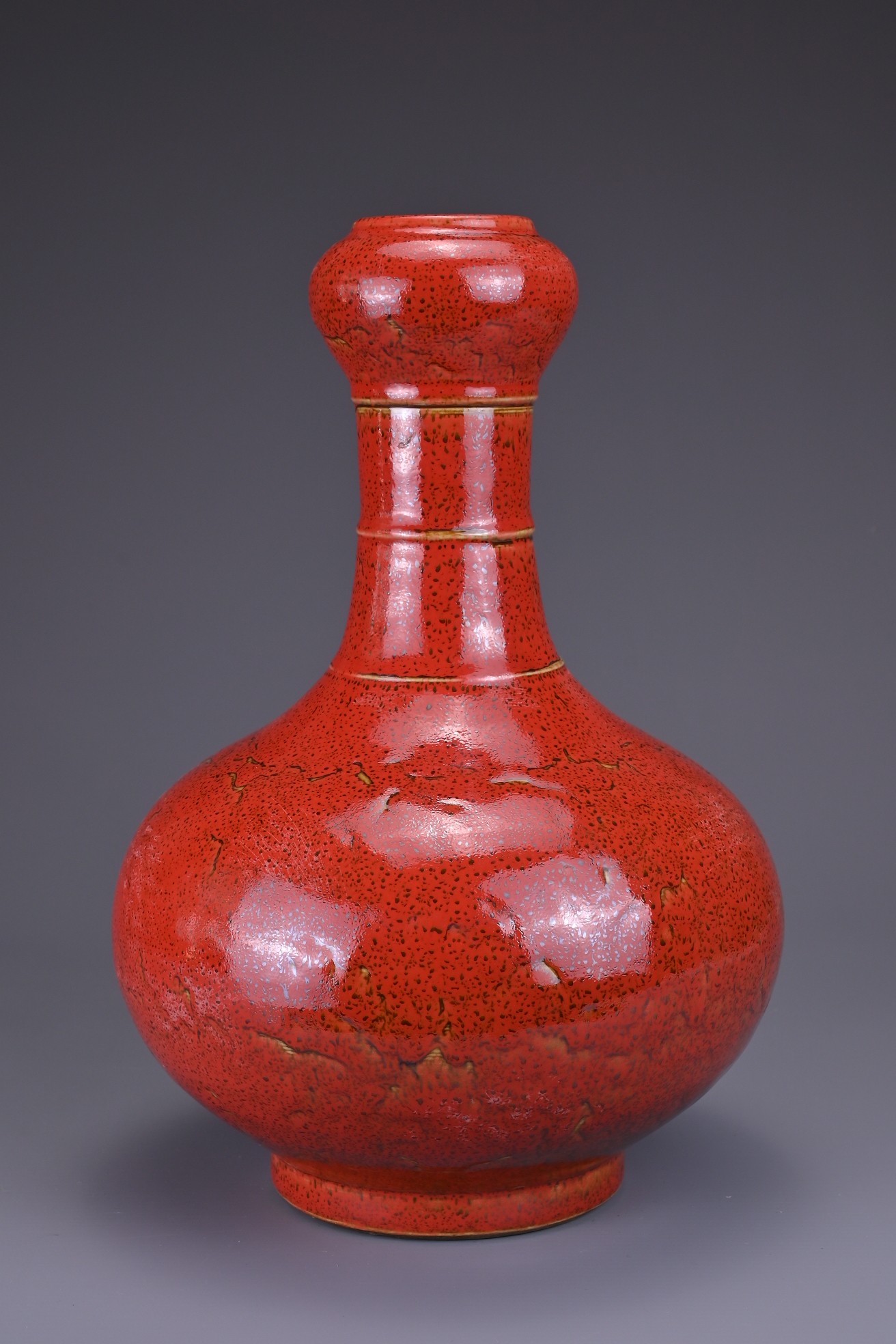 A CHINESE CORAL-GROUND 'GARLIC-MOUTH' VASE. The vase with bulbous body and bamboo form neck - Image 4 of 6