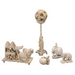 A GROUP OF CARVED IVORY ITEMS, 19/20TH CENTURY