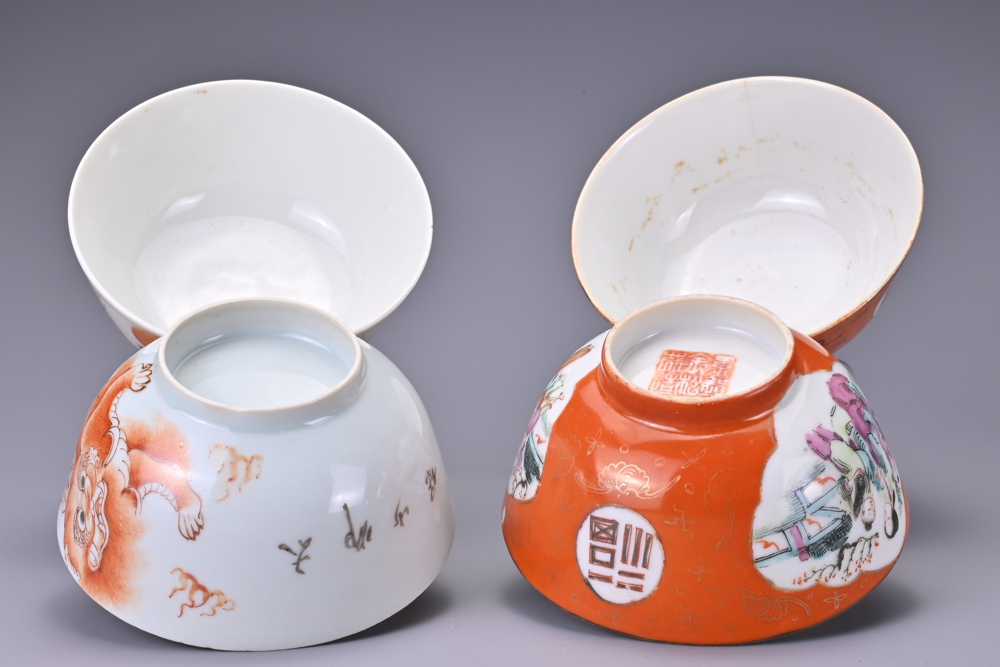 TWO PAIR OF CHINESE PORCELAIN BOWLS, 19/20TH CENTURY. The first pair decorated in iron-red with - Image 4 of 5